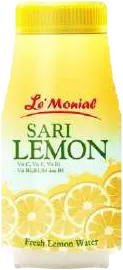 Botol bertutup kuning berlabel Le'Monial Sari Lemon, dengan gambar irisan lemon dan tulisan Fresh Lemon Water.